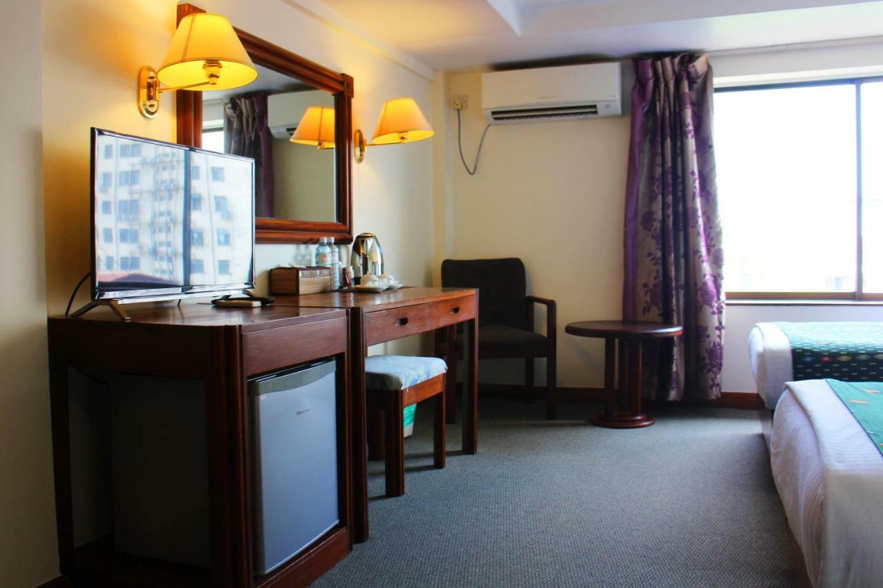 Alfa Hotel Yangon Exterior foto